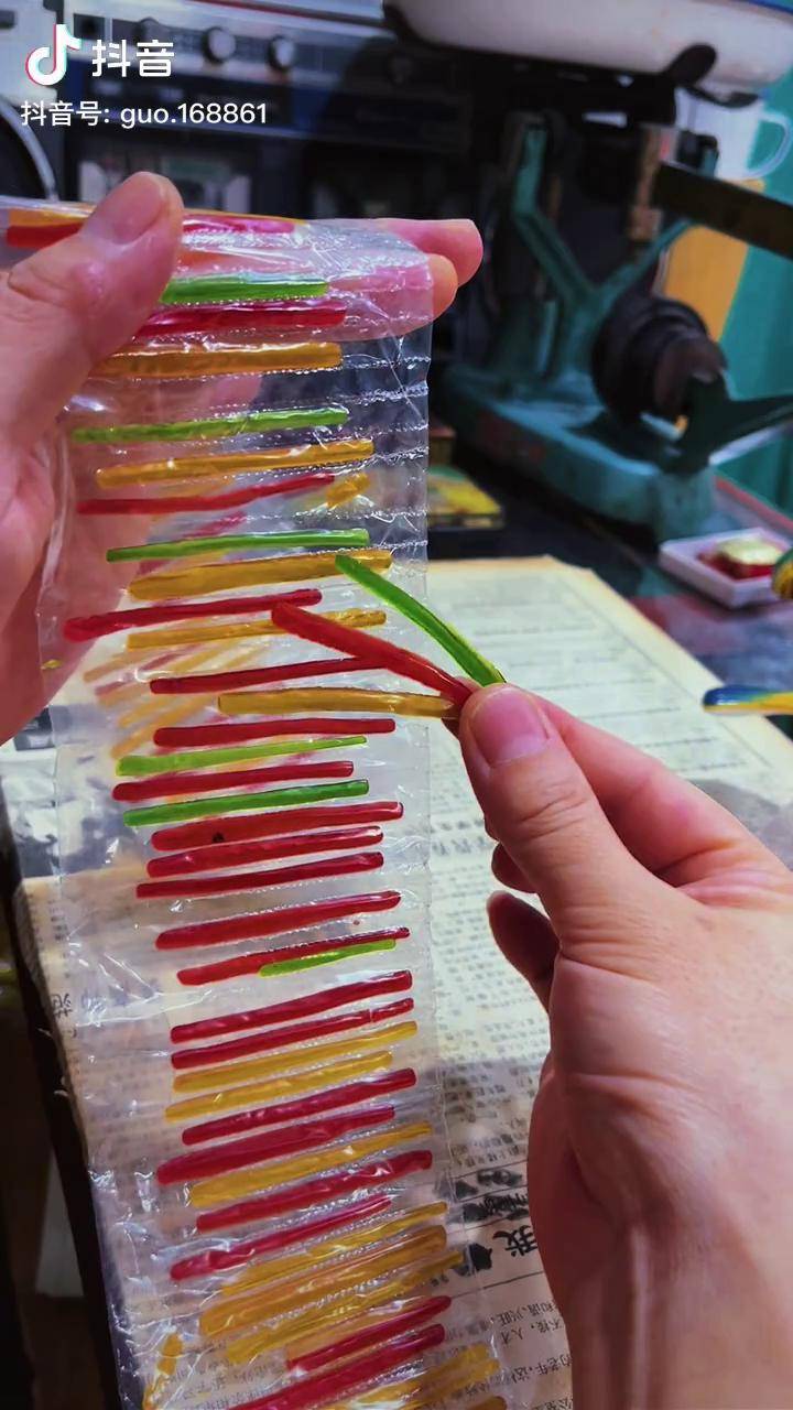 还记得小时候的牙签糖吗你的牙被粘过吗怀旧零食童年味道狗剩小卖部