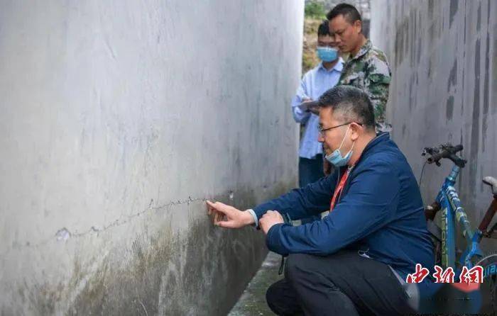 据范开红介绍,地震发生后,四川省地震局都会派出工作人员现场调查