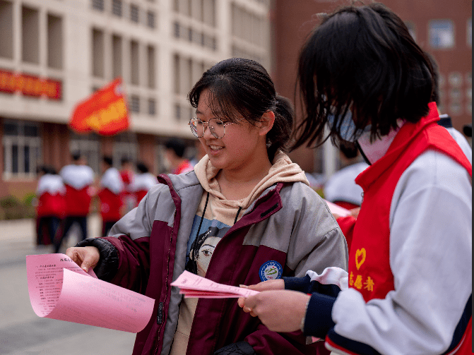 垃圾分类 你注意了吗文稿:总务处完广宗一中明德 修业 砺志 笃行长 按