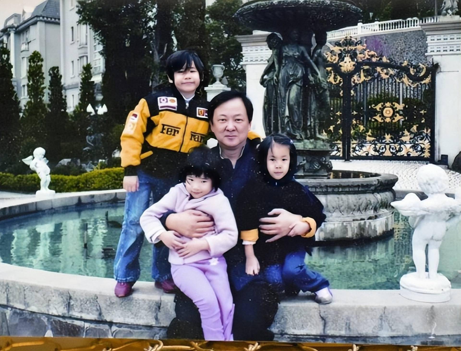 虽说王羽对三个女儿有严格要求,但她们一直都觉得自己的父亲是"纸老虎