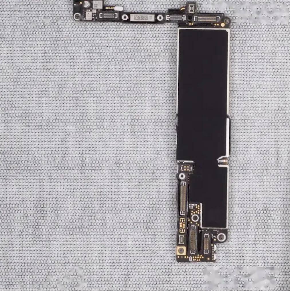 苹果iphonese3大部分零件通用se2_成本_主板_的设计