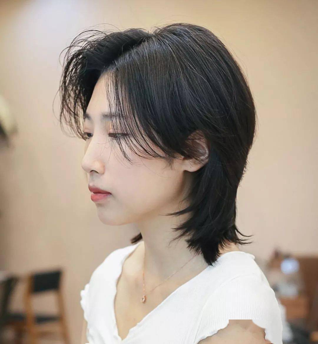 燕尾短发减龄显高修脸