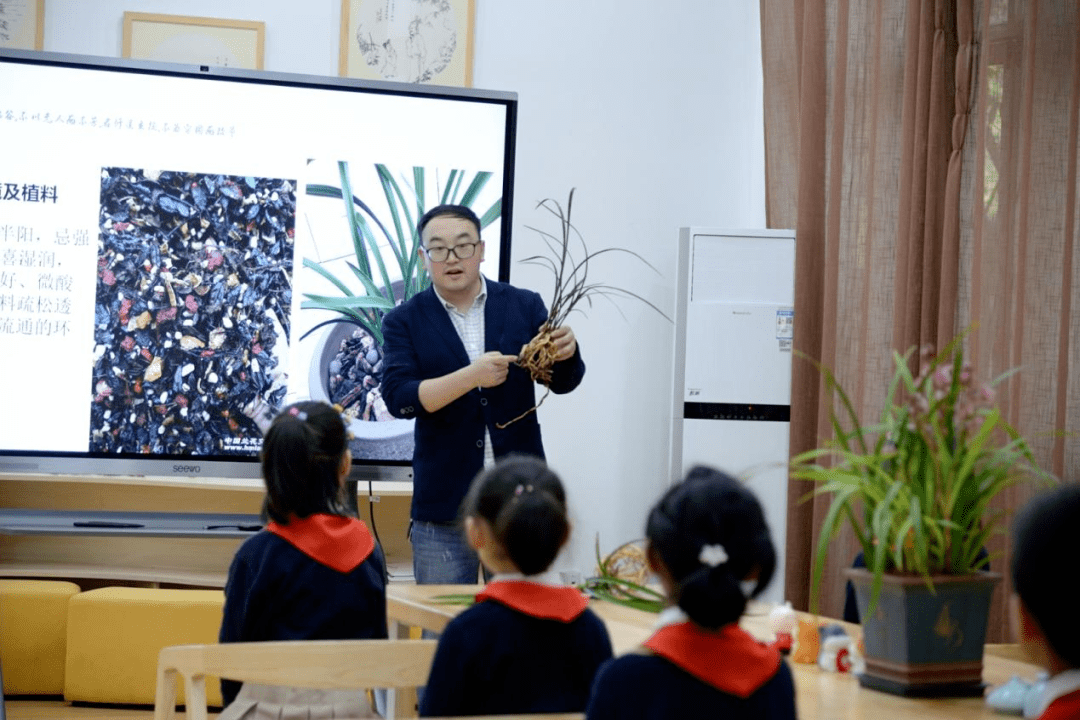 最美校园丨两江新区白马小学:沐浴春晖 静听生命拔节的声音