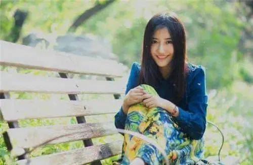 清华大学新晋校花火了高考双料第一实力不输奶茶妹妹