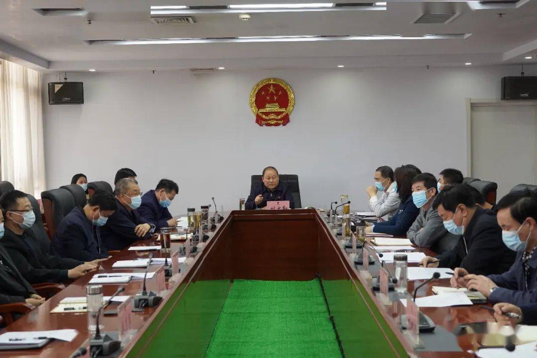 刘文勤主持会议并讲话,市人大常委会党组成员李兴臣,方志勇,齐建文