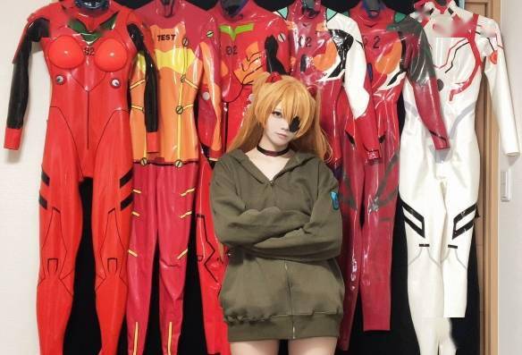coser们的多版本明日香喜爱胶衣好身材尽收眼底
