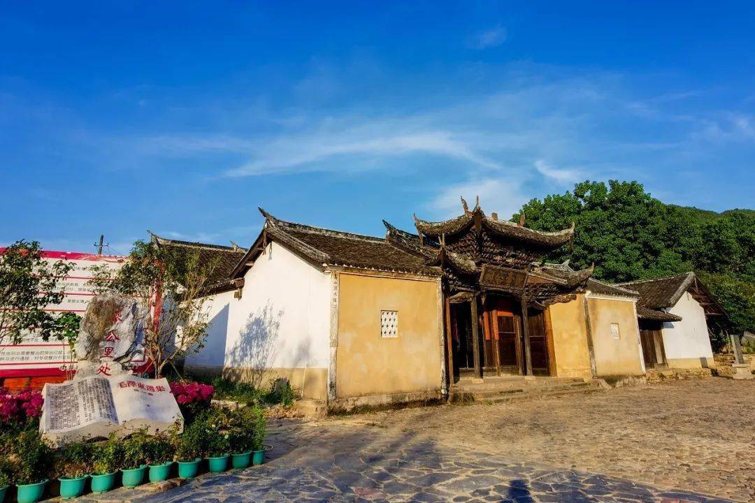 公里处(资料图)便在此踏上了万里长征第一步牺牲在松毛岭上的战友还来