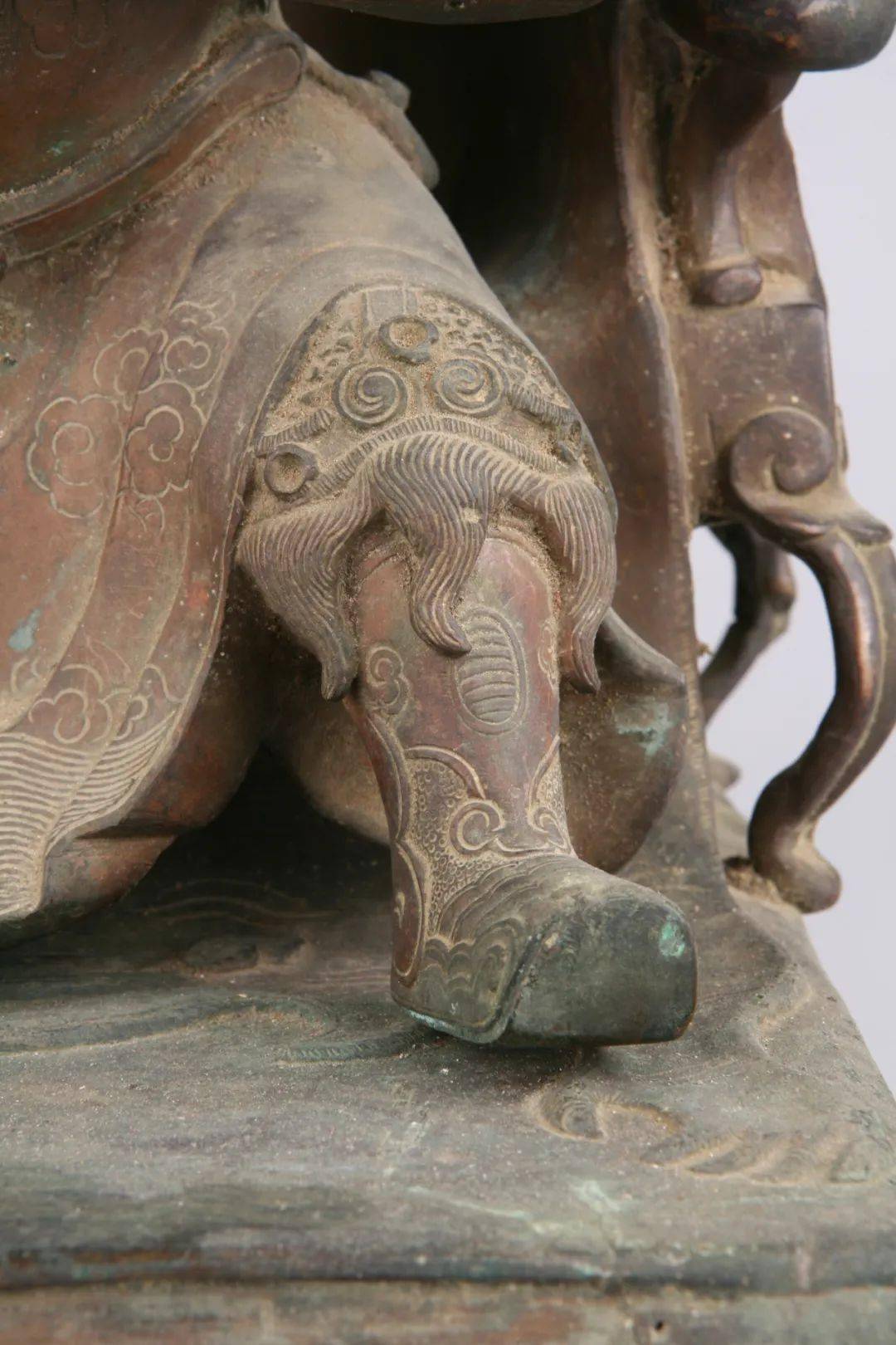 看古今国家三级文物清虎皮纹座椅关羽铜像