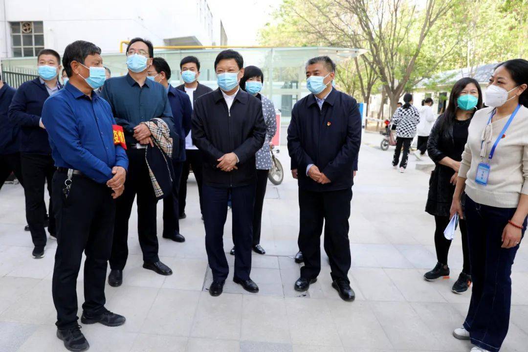 慎终如始做好常态化疫情防控丨乔登州督查中心城区师生返校复学核酸