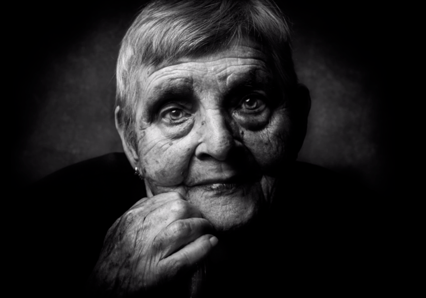 摄影师镜头中透视灵魂的黑白肖像