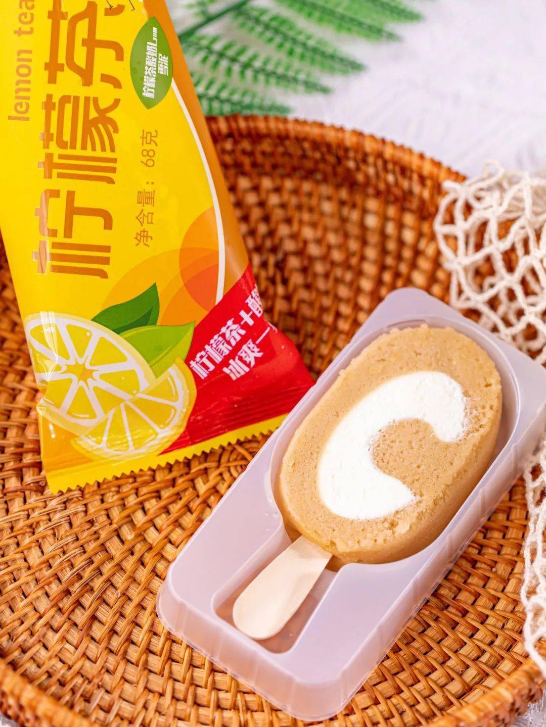 *源于网络「蒙牛·老冰棍」老冰棍就是旧式糖水的味道,虽然一点馅料都