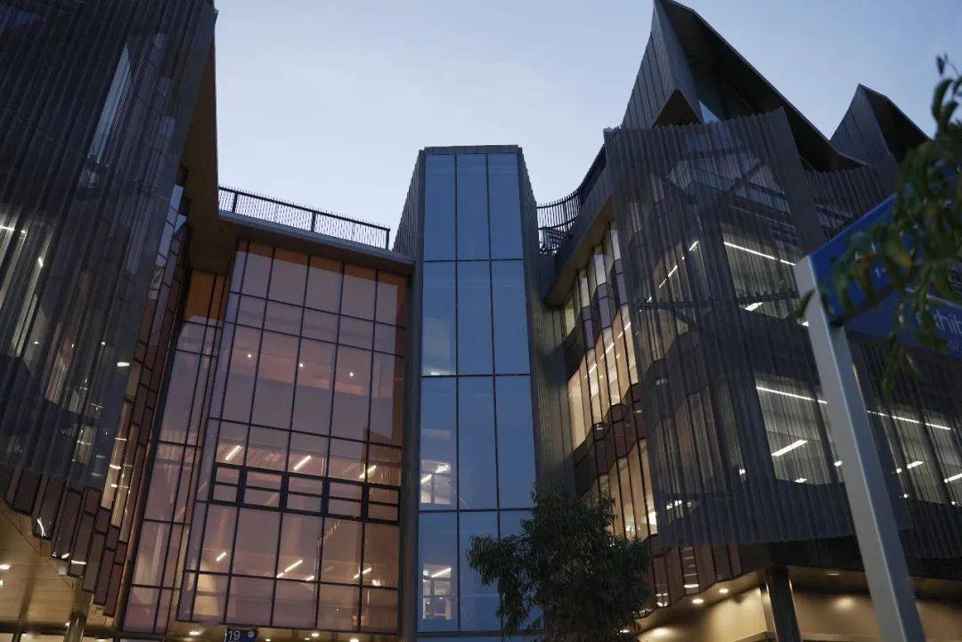 clayton校区共设有8大学院:人文,商科与经济学,教育学,工程学,it信息