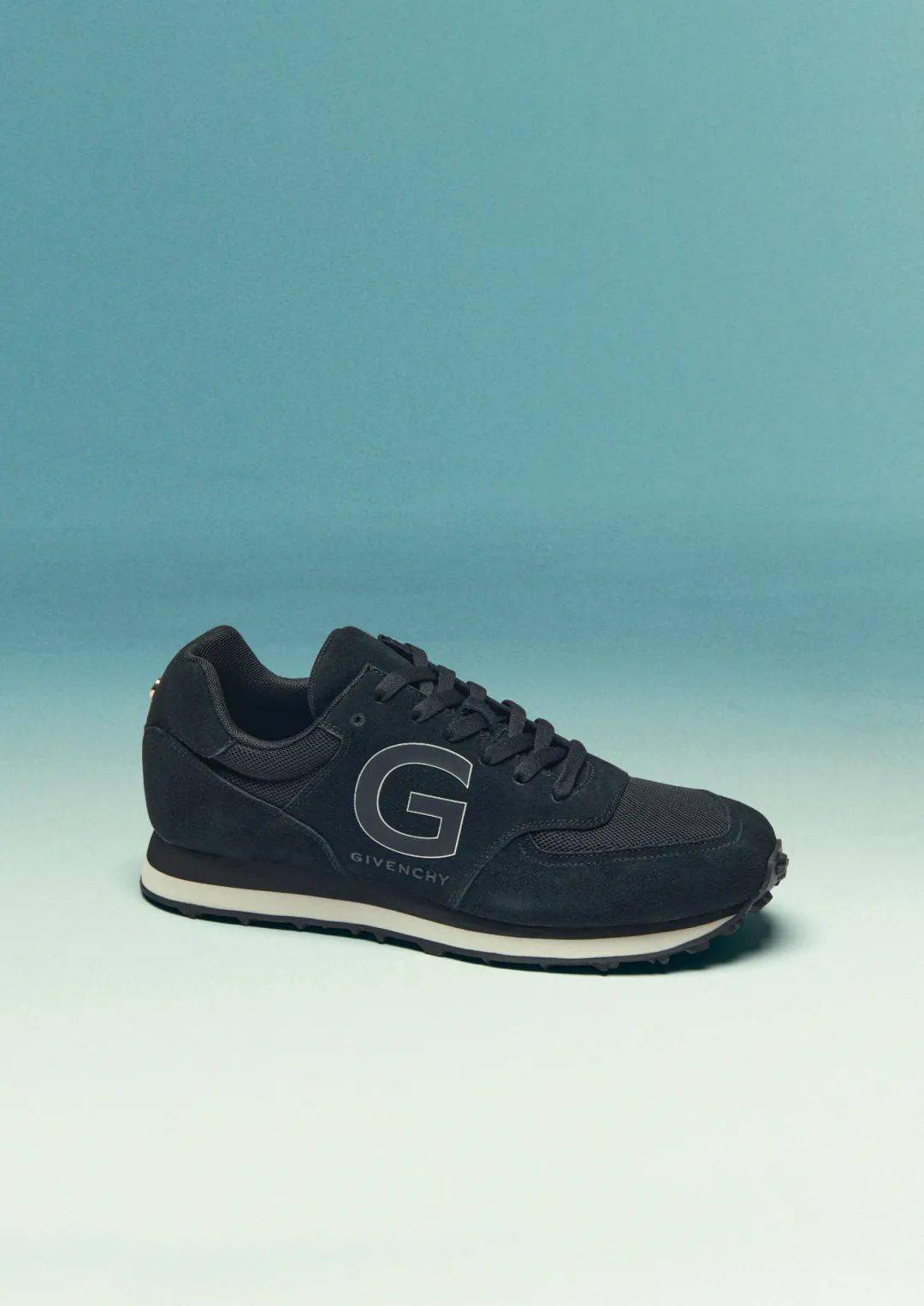 ggivenchy即刻上脚