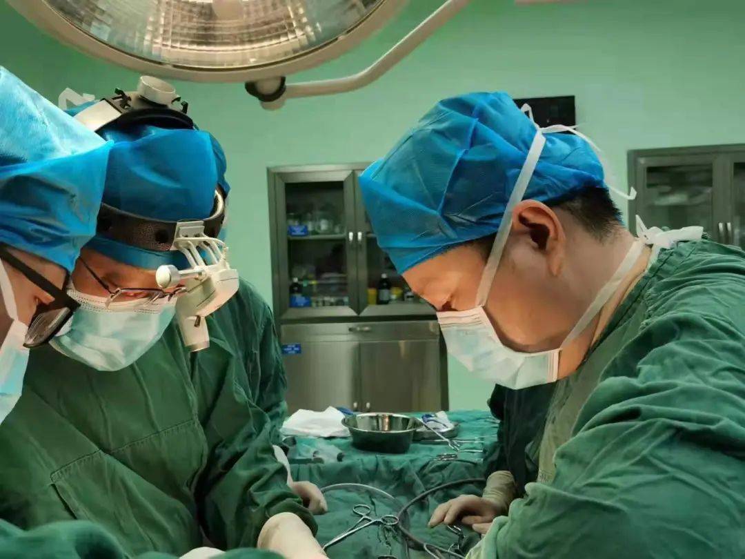 以为肠胃炎没想到呀肝上长脓肿关键还2个