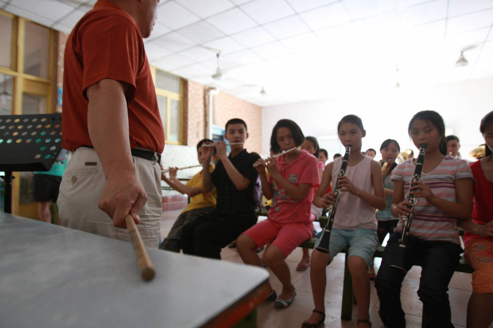 重庆盲童管乐团冬残奥会开幕式盲奏惊艳世界系列报道①你是我的眼