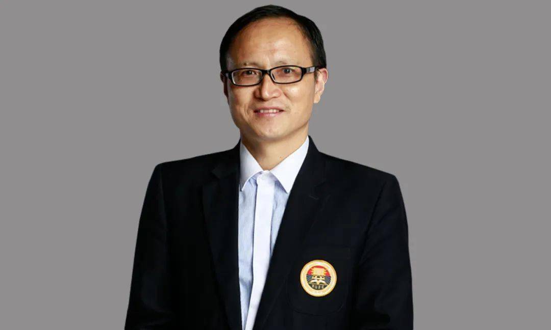 万建君,中学化学一级教师,曾获化学竞赛优秀指导教师,优秀教练员,校级
