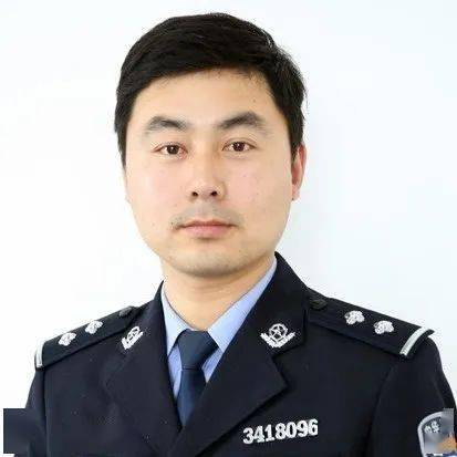 监狱民警高速公路上演"生死救援"_阜阳监狱_进行_李跃