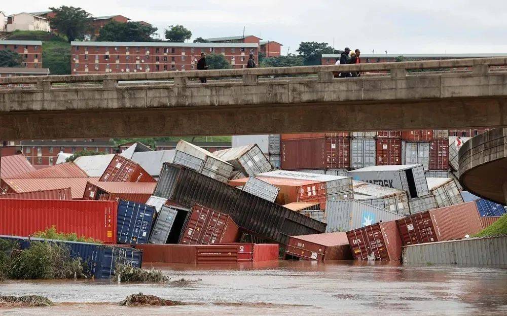 这一大港运营瘫痪,大量集装箱被洪水冲走!马士基紧急发布应对方案
