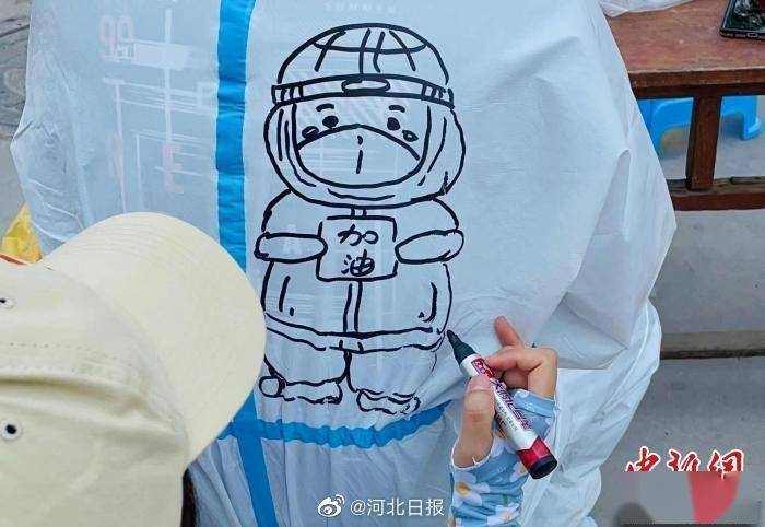 背感温暖美术老师手绘q版防护服为大白加油