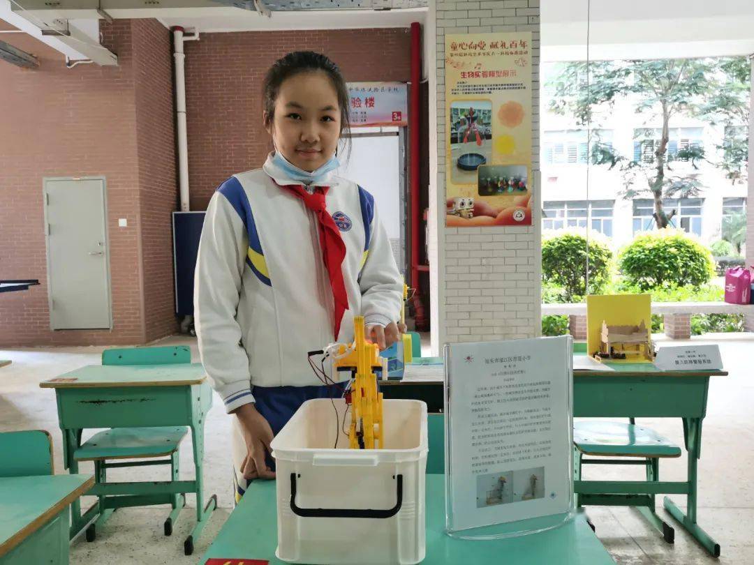 三等奖作品《自动感应防洪栏杆》学生:郑杨琦;辅导老师:杨燕玲信息