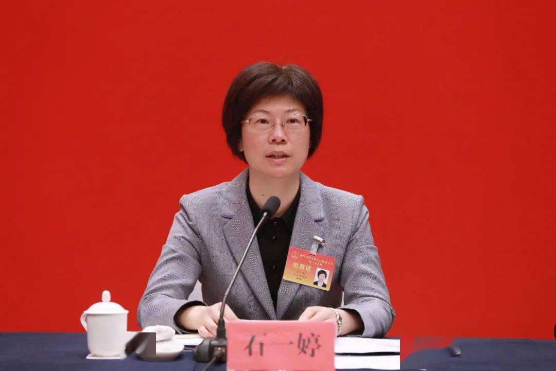 市领导王纲,孙贤龙,徐仲仪,闵云,市委秘书长钱仲良参加.