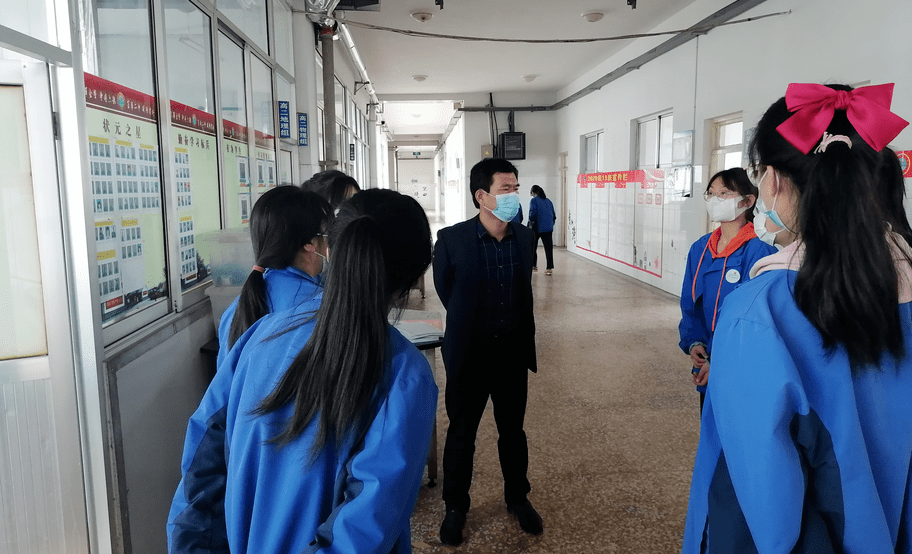 入校测温验码登记熟悉的校园,熟悉的教室,熟悉的老师……高密二中学子