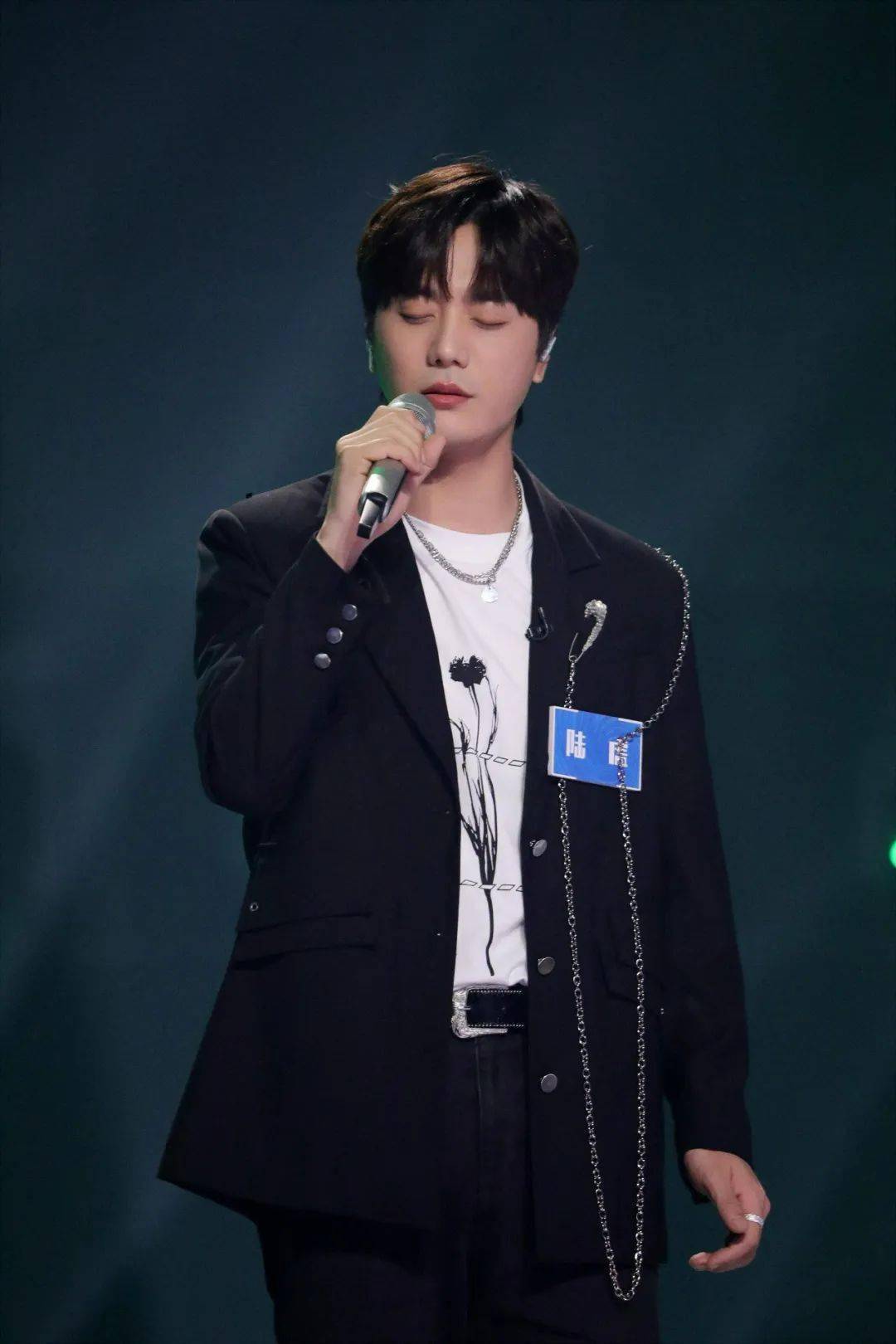 2021年5月,歌手陆虎登上了综艺节目《谁是宝藏歌手》的舞台.