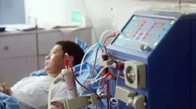 男子尿酸820!医生怒斥:3种食物再吃,命不久矣!最新食物嘌呤表转给所有人