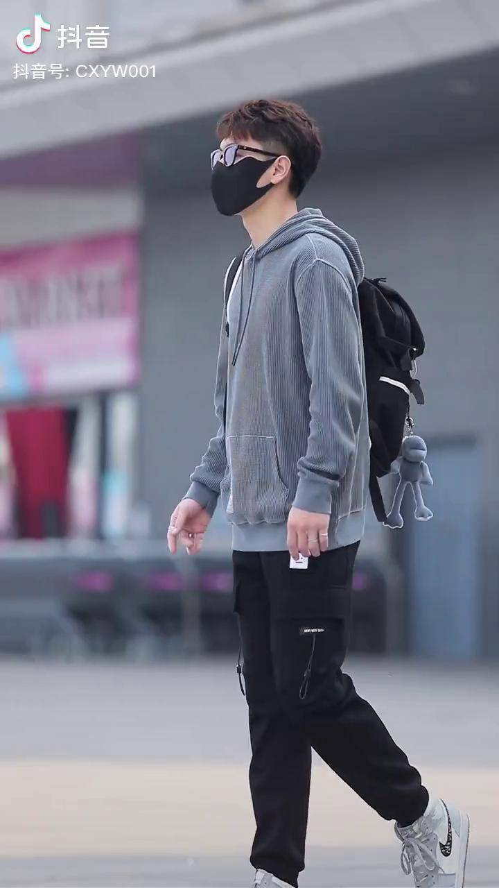 卫衣穿搭潮流穿搭时尚街拍男生穿搭每日穿搭连帽卫衣品质男装我要上