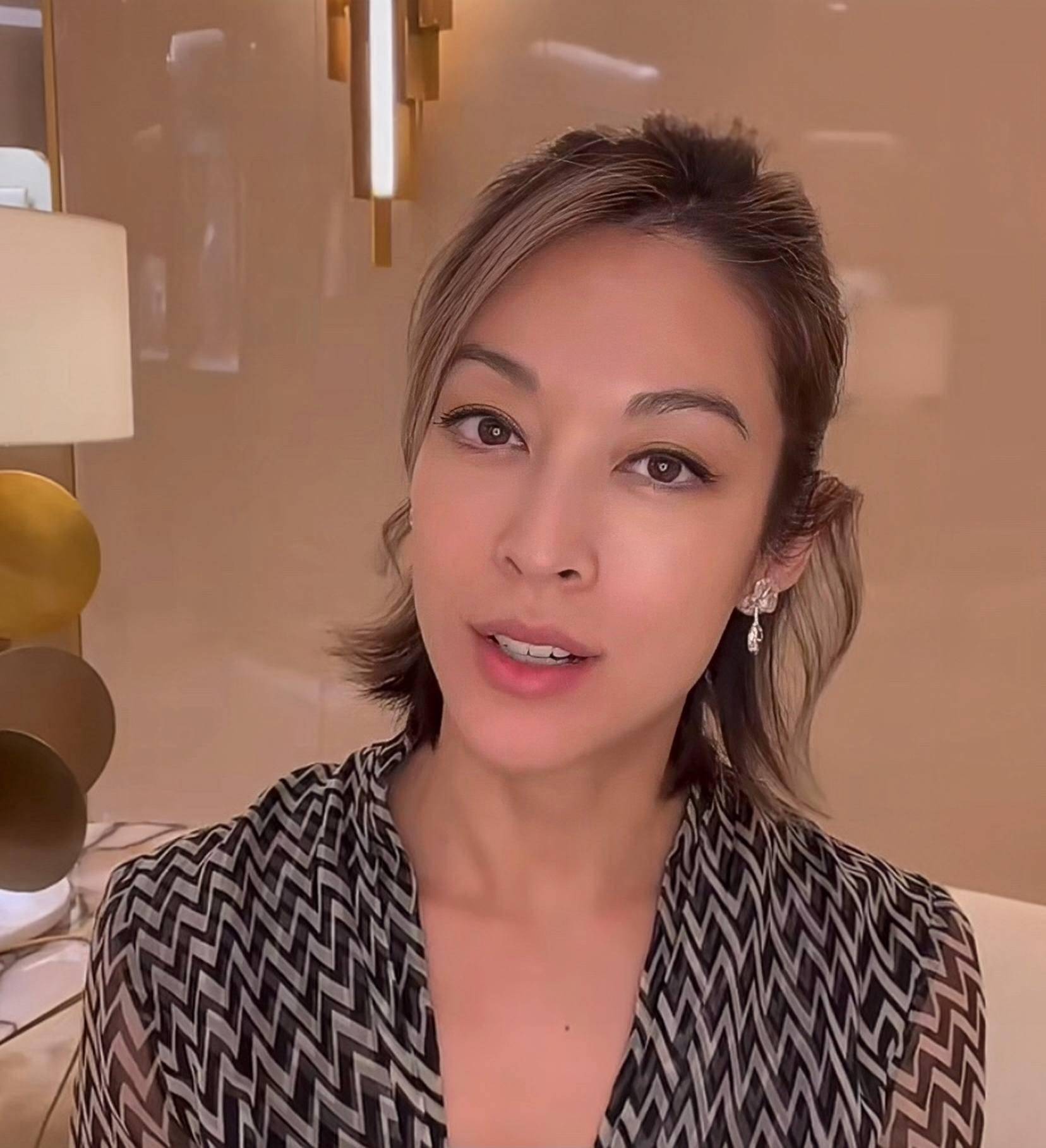 因丑闻退圈成珠宝商,已成三孩之母_颜颖思_视频_内地