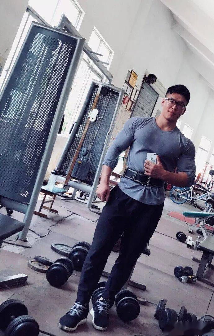 他叫张震,不会演戏,但健身很有天赋!_cbba_张茂杰_广西省