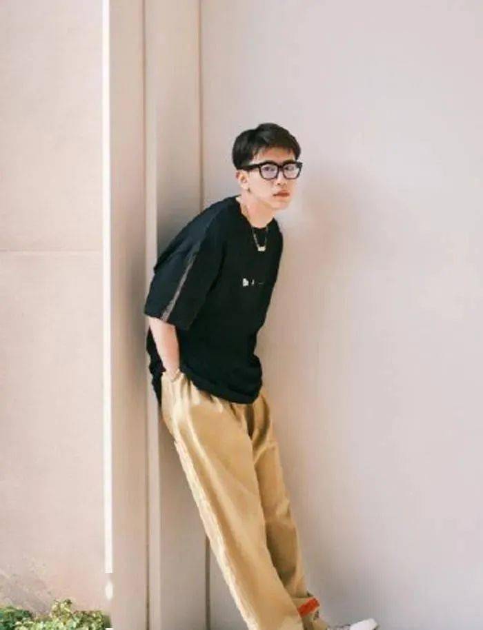 真正有品位的男人,夏天穿衣都会避开这3点,不然很容易拉低气质_颜色