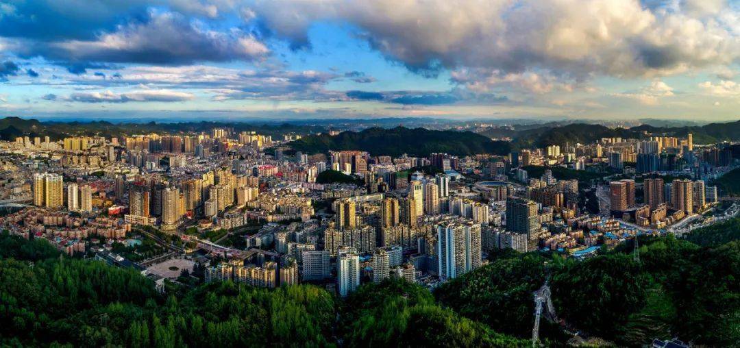 汇川区全景 (胡志刚 摄影)作为贵州第二大城市,过去十年,遵义取得了