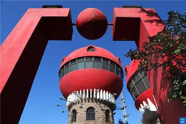 青岛有座海拔仅98米的山,山顶3幢红色蘑菇楼,新增网红公园