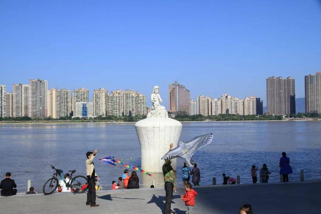 洲心吃喝玩乐样样有一起出发吧