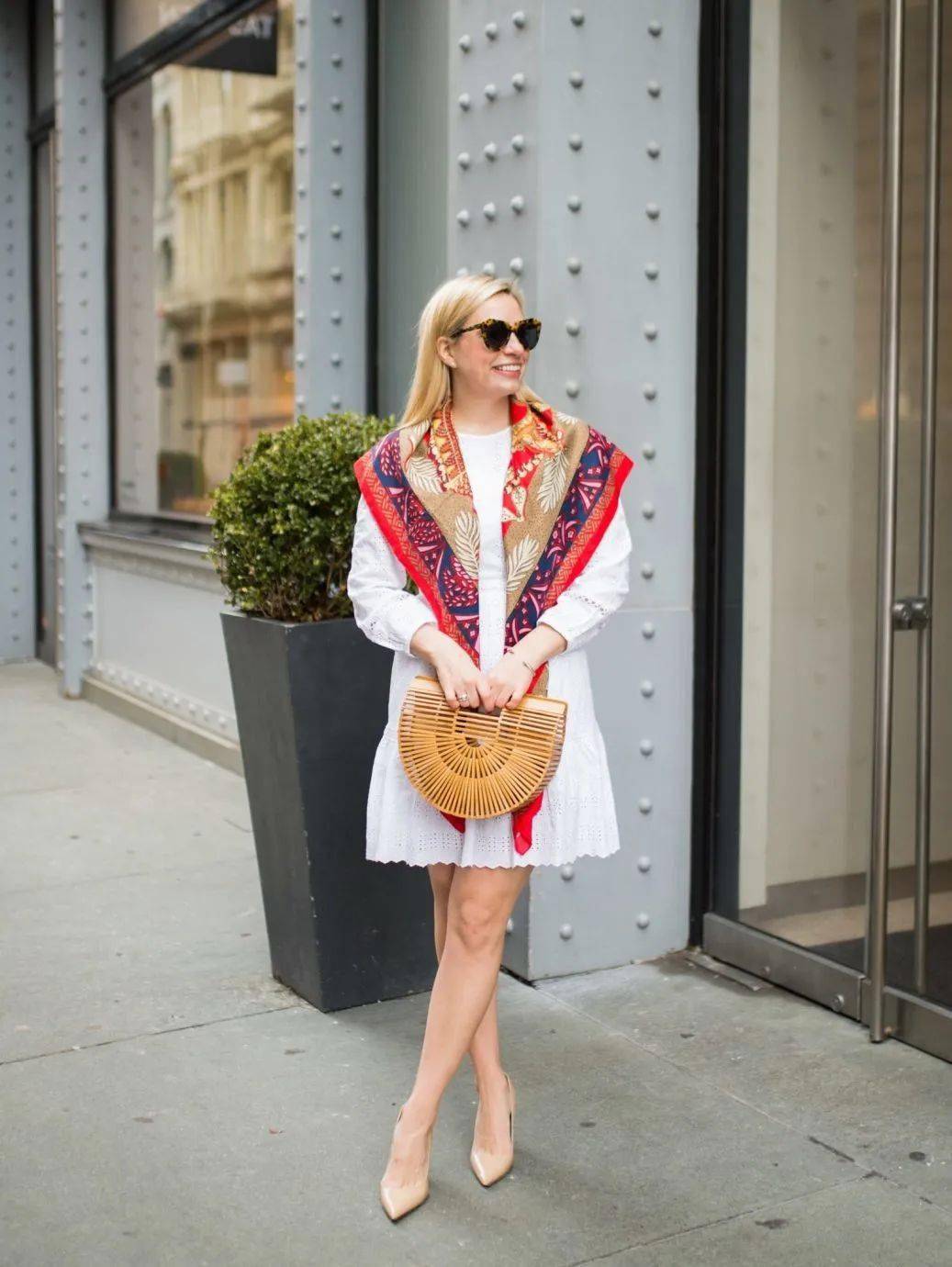 连衣裙丝巾才是夏天最美好的样子