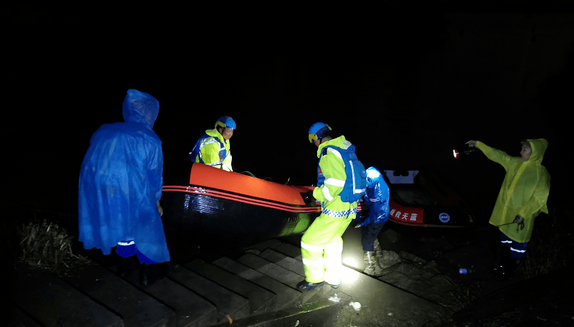 致敬榜样丨他们,用志愿救援服务践行"蓝天精神"!_开平市_中心_陈伯