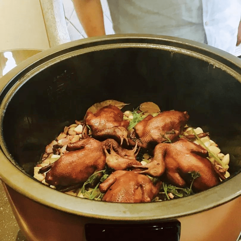 餐厅隐藏菜单【电饭煲乳鸽】喜珍轩中餐厅一如既往精选优质食材