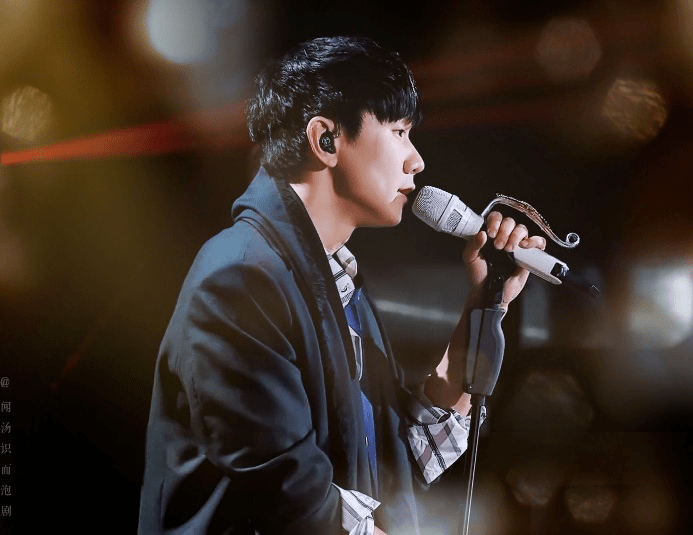 泡泡周末福利在寝室听林俊杰演唱会