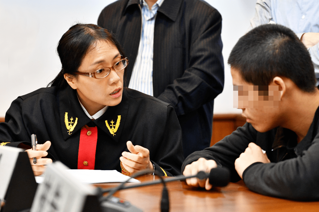 陈海仪:让妇女儿童都拥有出彩的美丽人生_小雪_青少年_陈法官