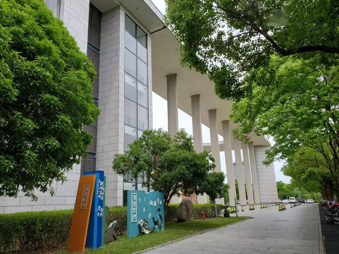 4月22日下午, 2022年长兴县全民阅读节开幕式在长兴图书馆空中书吧