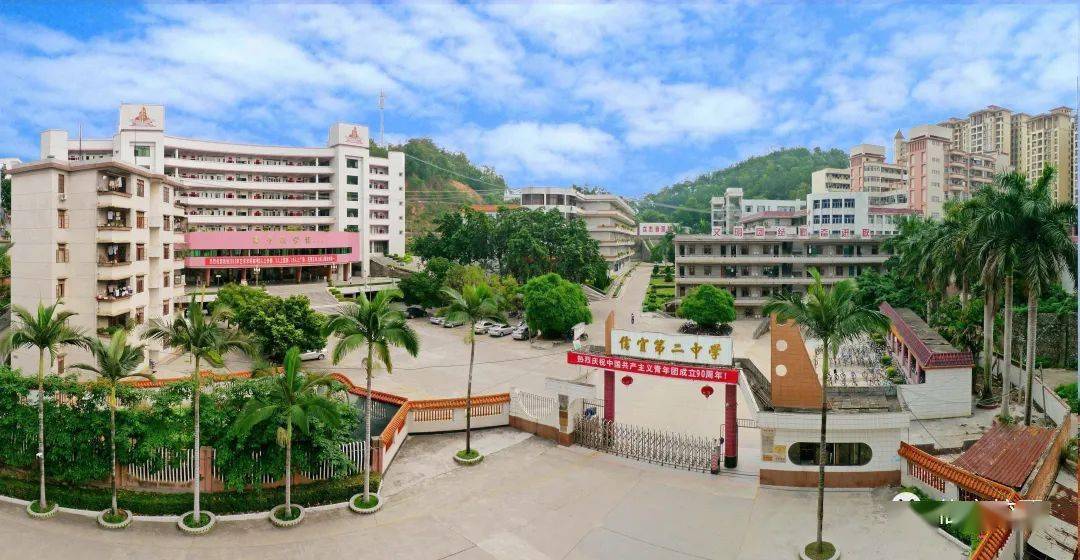 夏天来了信宜这间中学学生宿舍将要安装500台空调