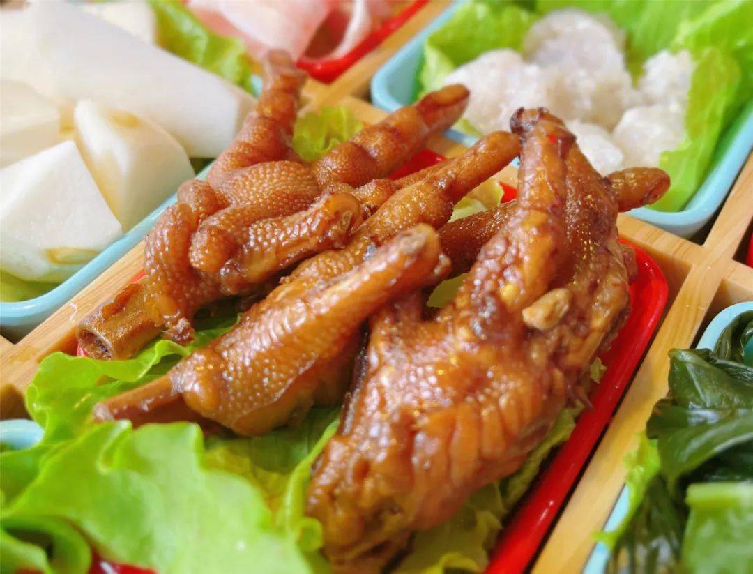 9元】享2～3人餐:九宫格特色拼盘(耙鸡脚,麻辣牛肉,鸭血,特色猪肝等)