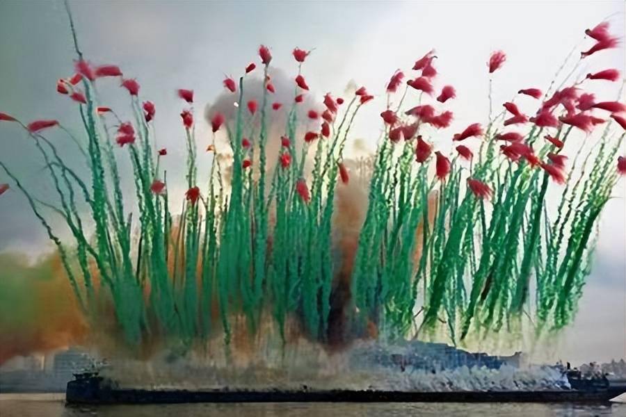 蔡国强:全国"最会玩火"的男人,21年创作"天梯"烟花惊艳世人_奶奶_火药