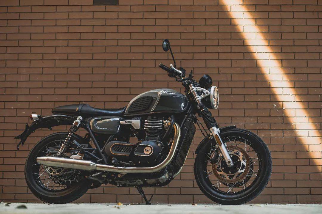 在我看来,gk1200可以说代表了现阶段国产玩乐属性大排摩托车第一梯队