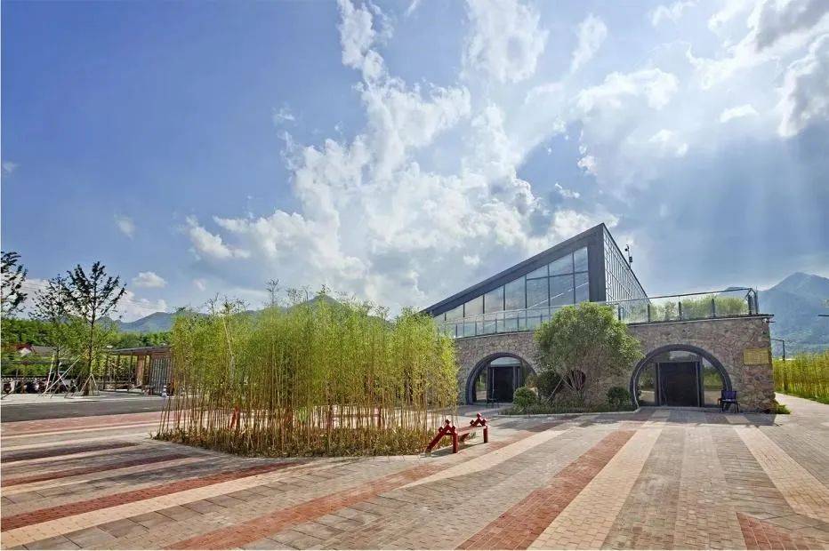 譬如,湖州市安吉县入选的鄣吴镇旅游驿站和竹印象旅游驿站就以安吉竹