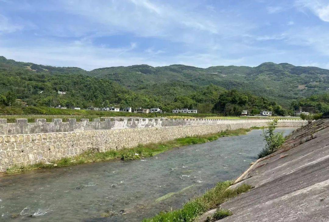 大坝苗族乡站好源头岗位守护兴文母亲河