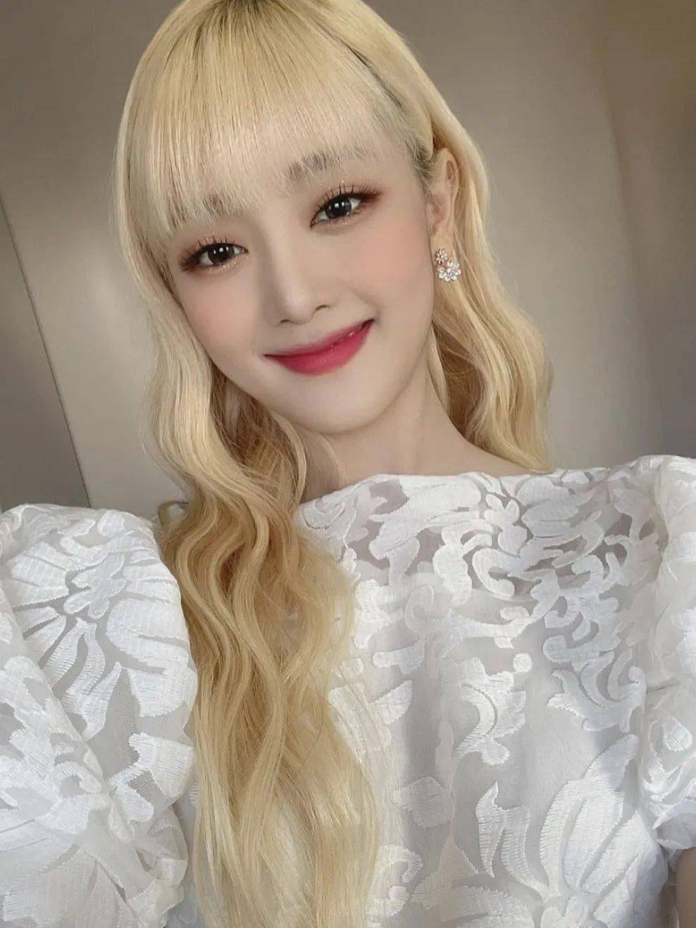 Lisa的“土纯风”表妹，臭脸拽上天？_Minnie_眼影_感觉