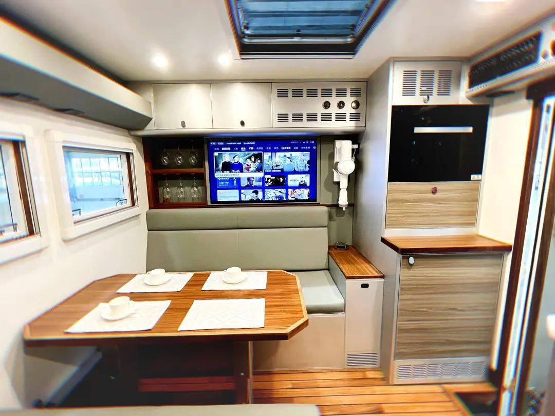 陆地新贵科摩多龙德国曼4x4越野房车强势来袭