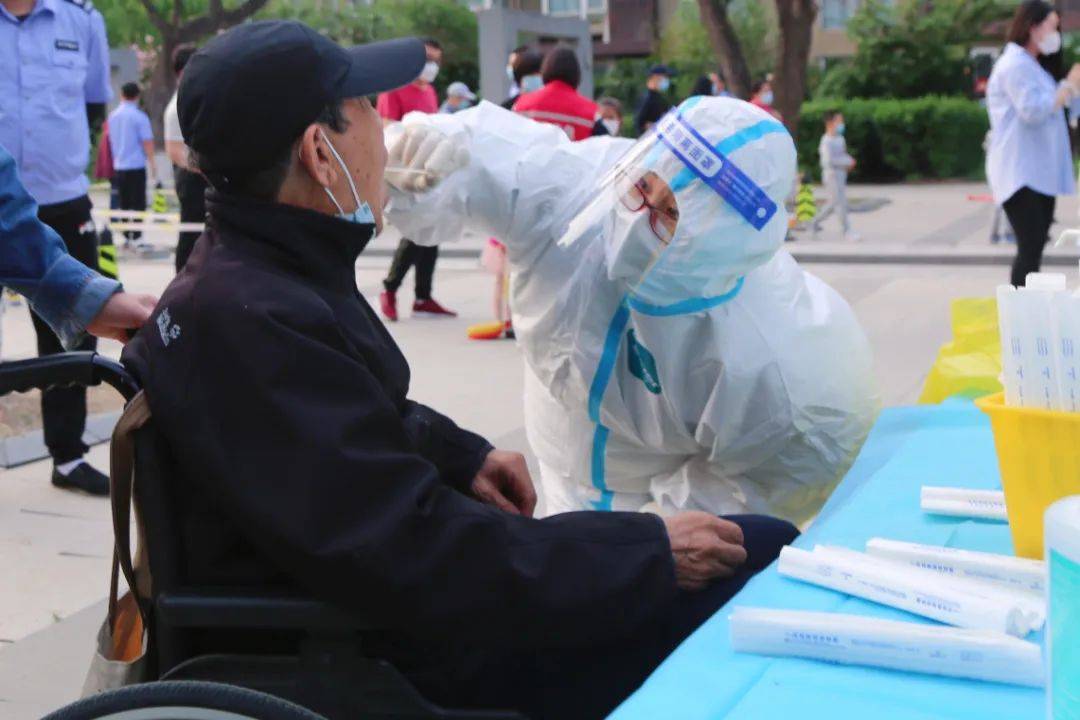 直击挑灯夜战2小时8475人通州梨园防范区首轮核酸检测全部阴性